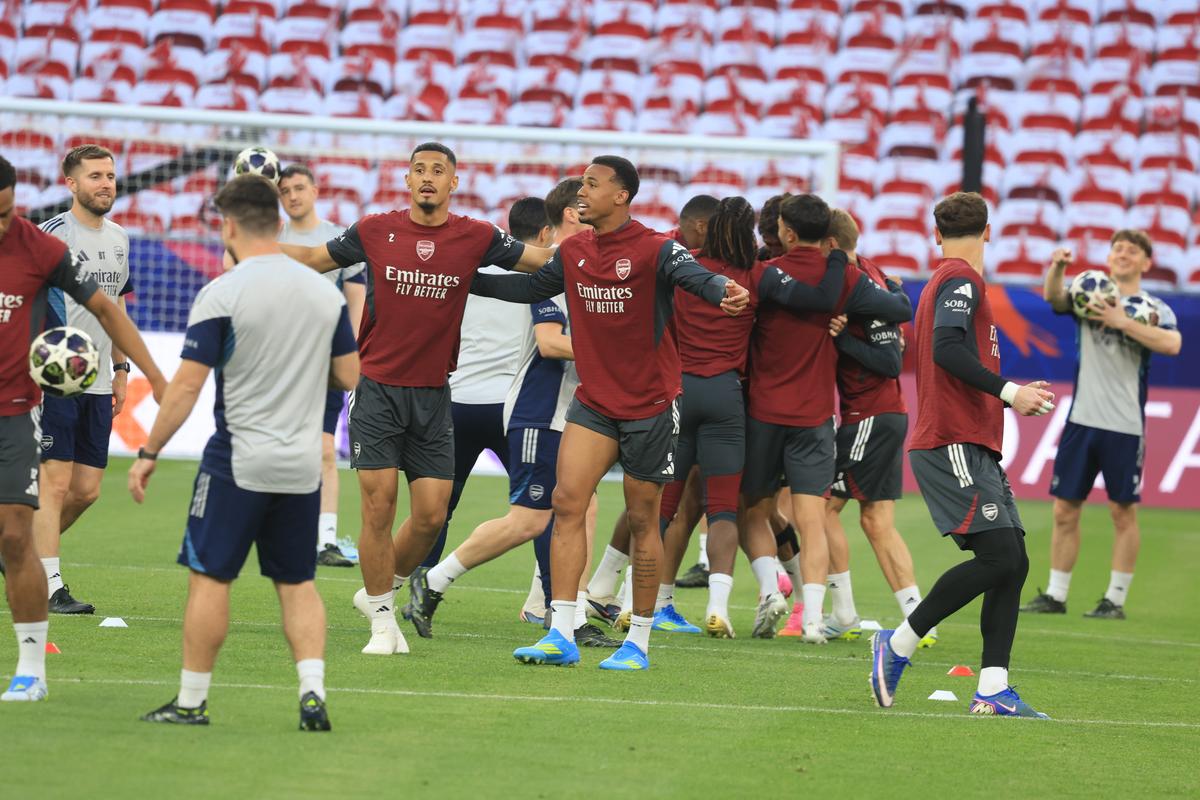Imagini de la antrenamentul oficial al lui Arsenal