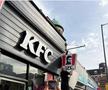 Un KFC din nordul Londrei l-a înlocuit pe Colonelul Sanders cu Mikel Arteta / Foto: Facebook