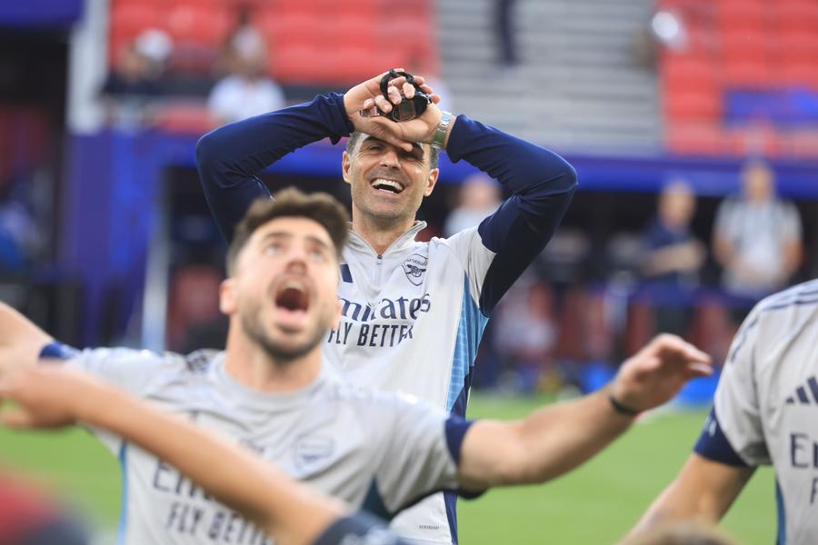 Mikel Arteta, la antrenamentul oficial de vineri Nu e o coincidență! Cum au reuşit doi bărbaţi pirpirii să domine fotbalul mondial şi vestiarele pline de jucători-milionari