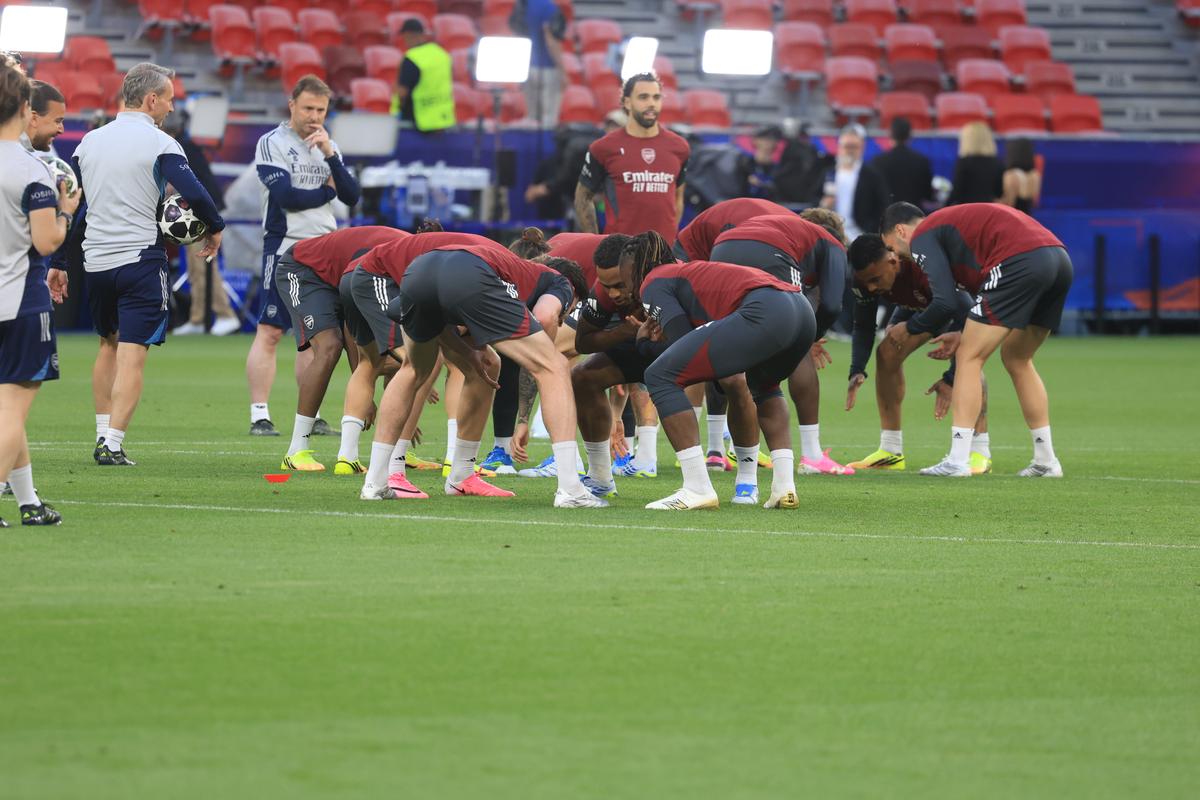 Imagini de la antrenamentul oficial al lui Arsenal