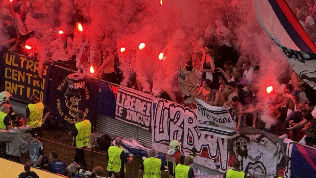Imaginile cenzurate de UEFA la televizor! » Haos total după golul lui Dembele: poliția a intrat în forță pe stadion