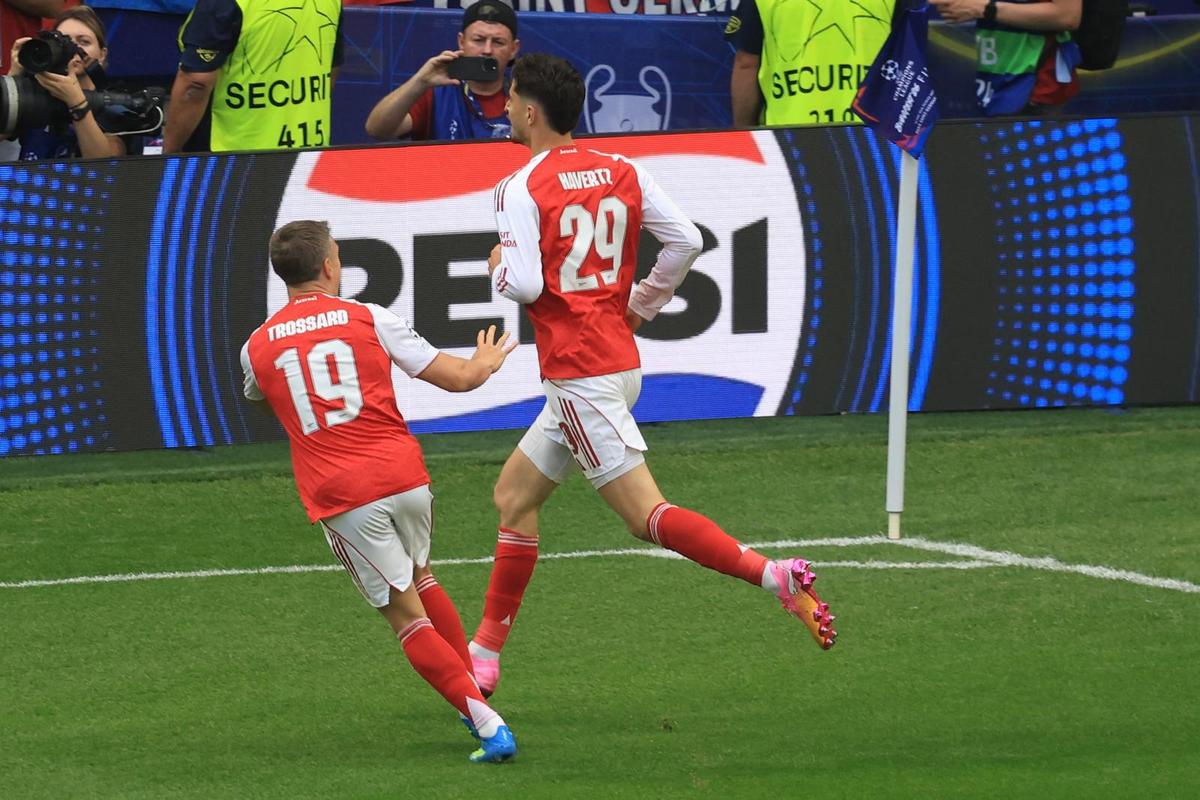 Note GSP la PSG - Arsenal, finala Ligii Campionilor » Cine a fost „fantoma de pe Dunăre” și cine este „cel mai bun din lume”