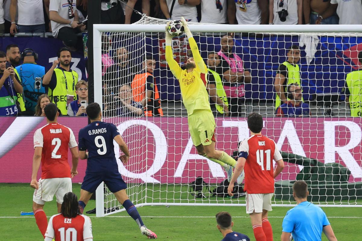 Craioveanu și Mutu n-au menajat-o pe Arsenal: „Fotbalul te pedepsește”