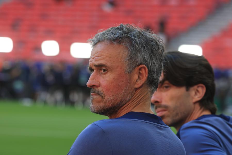 Luis Enrique, la antrenamentul oficial de vineri Nu e o coincidență! Cum au reuşit doi bărbaţi pirpirii să domine fotbalul mondial şi vestiarele pline de jucători-milionari