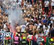 PSG-Arsenal. Ultrașii lui PSG s-au dezbrăcat la pielea goală pe Puskás Aréna. Foto: Ionuț Iordache (GSP.RO)