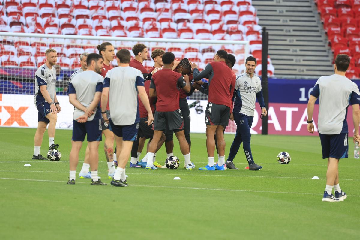 Imagini de la antrenamentul oficial al lui Arsenal