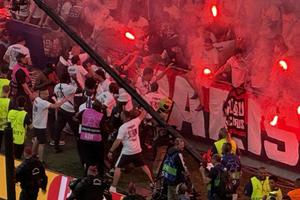Imaginile cenzurate de UEFA la televizor! » Haos total după golul lui Dembele: poliția a intrat în forță pe stadion