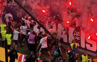 Imaginile cenzurate de UEFA la televizor! » Haos total după golul lui Dembele: poliția a intrat în forță pe stadion