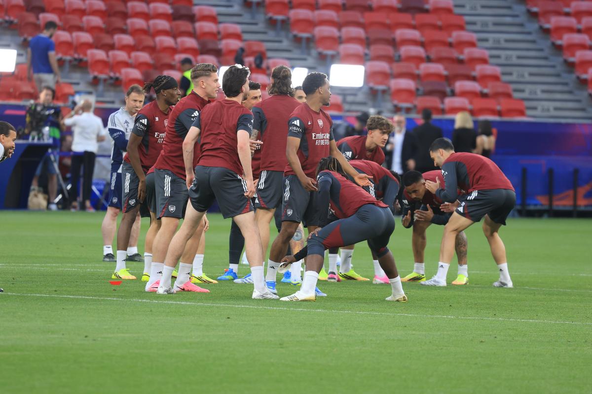 Imagini de la antrenamentul oficial al lui Arsenal