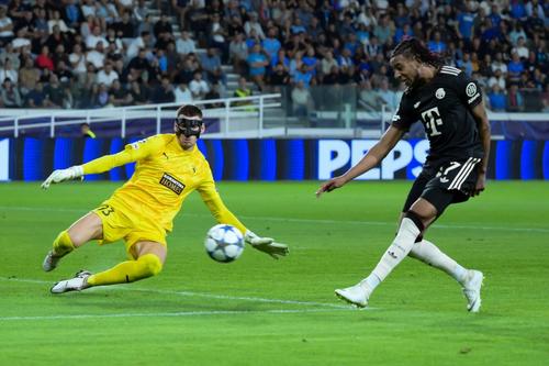 Neofytos Michael și Michael Olise, în Pafos - Bayern Munchen / Foto: Imago Images