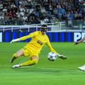 Neofytos Michael vs Michael Olise, în Pafos - Bayern Munchen / Foto: Imago Images
