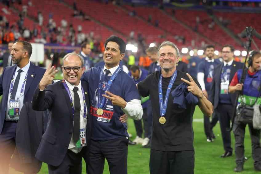 Nasser Al-Khelaïfi i-a rugat pe fani să se bucure cu măsură până când echipa se întoarce la Paris // foto: X @Actu Foot