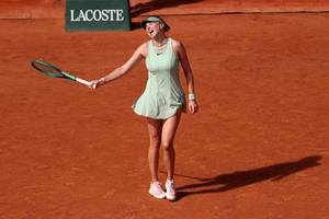 Surprize pe linie la Roland Garros! O jucătoare din top 10 mondial a fost eliminată de o favorită a publicului