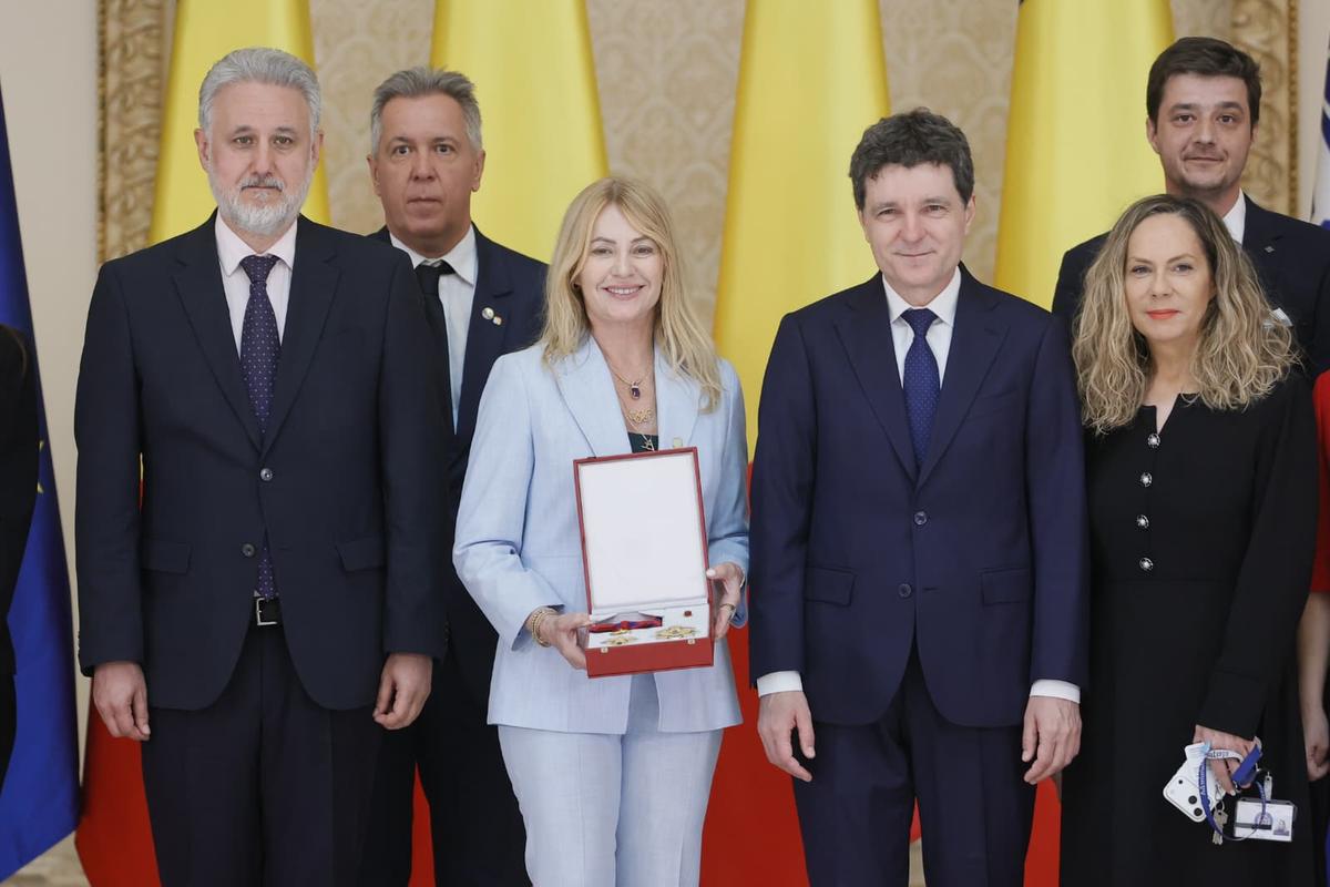 Nadia Comăneci, decorată cu Ordinul Naţional „Steaua României" în grad de Mare Cruce