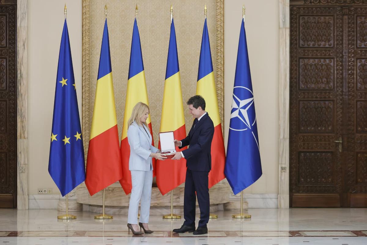 Nadia Comăneci, decorată cu Ordinul Naţional „Steaua României" în grad de Mare Cruce