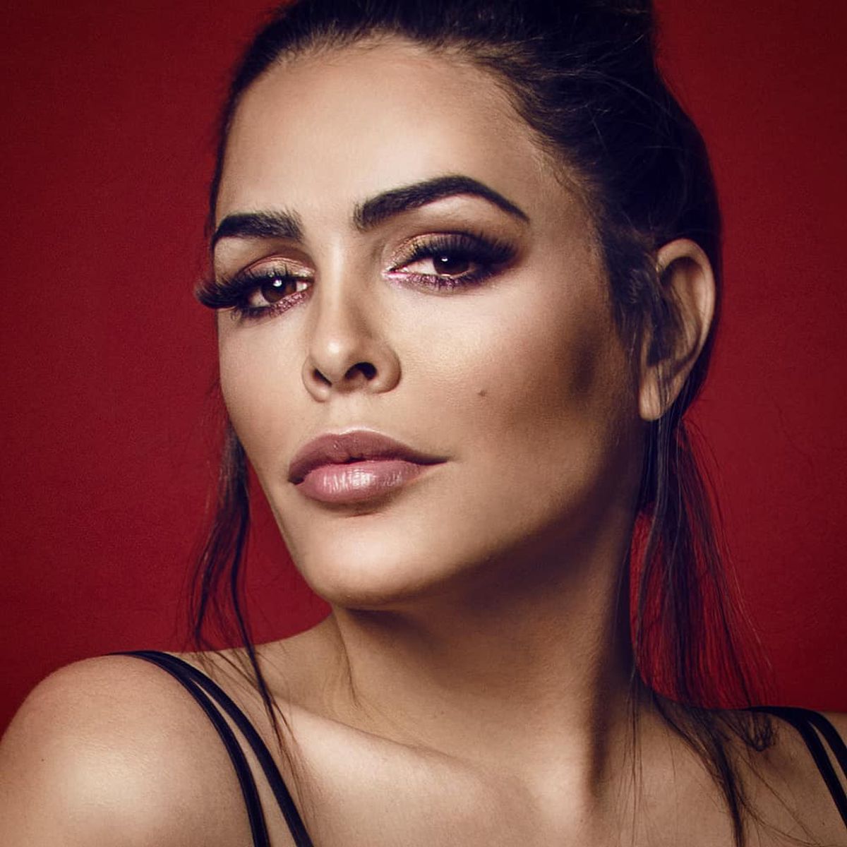 Prezentatoarea TV, poveste zbuciumată cu un fotbalist celebru: „M-a aruncat în canapea, m-a tras de păr și m-a mușcat de față. L-am dat afară din casă!”