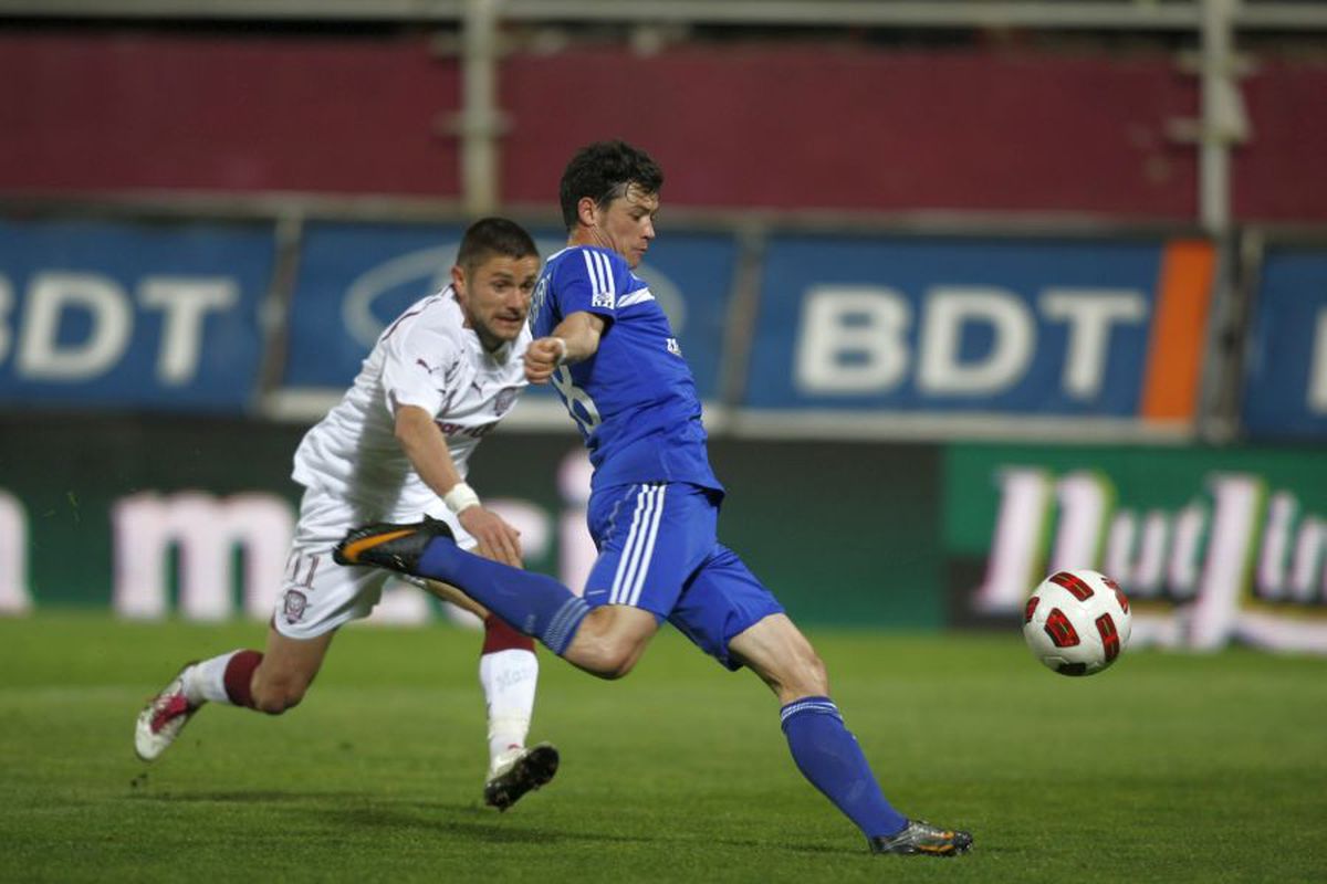 FOTO S-a retras oficial una dintre vedetele Craiovei din era Mititelu! Fostul internațional a semnat deja primul contract ca antrenor