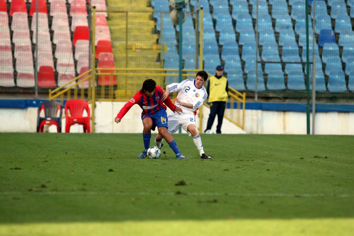 FOTO S-a retras oficial una dintre vedetele Craiovei din era Mititelu! Fostul internațional a semnat deja primul contract ca antrenor