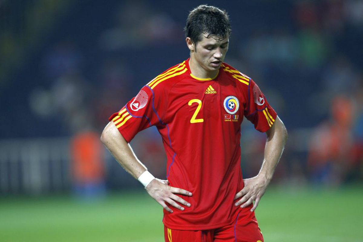 FOTO S-a retras oficial una dintre vedetele Craiovei din era Mititelu! Fostul internațional a semnat deja primul contract ca antrenor