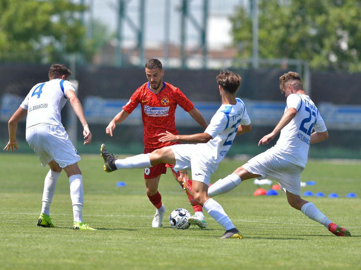 Amical FCSB - Viitorul Tg. Jiu 5-1 / FOTO: Facebook @FCSBOfficial