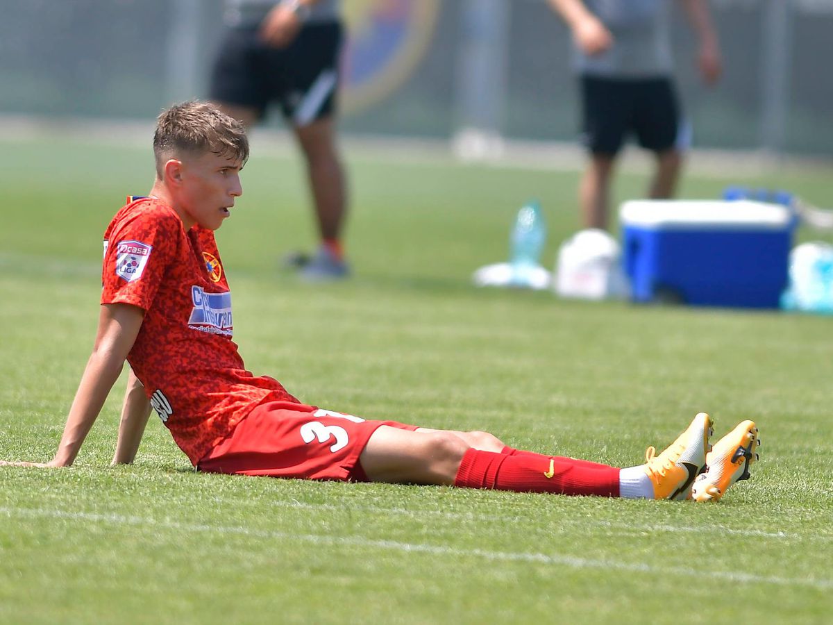 Toropiți de zgârcenie: cum a făcut Becali o economie de 100.000 de euro pe cheltuiala jucătorilor de la FCSB