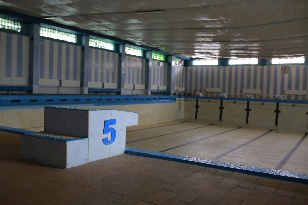 Gazeta prezintă povestea incredibilă a bazinului olimpic pe care statul se chinuie să-l termine de 11 ani! 7 milioane de euro aruncate pe fereastră. Și mai urmează!