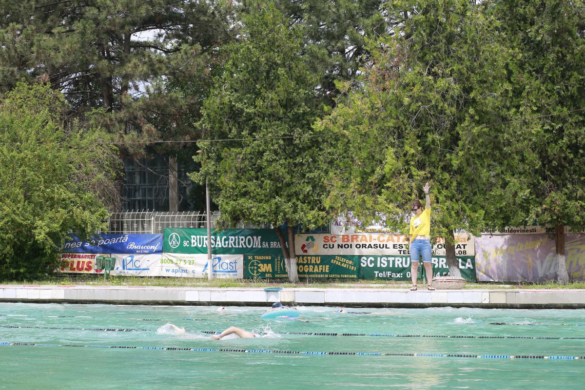 David Popovici, campionul unei țări fără bazine! Gazeta a mers la baza unde au crescut Potec, Mocanu sau Câșlaru » Imaginile nepăsării extreme: sacii de rafie sunt „scut” împotriva tencuielii