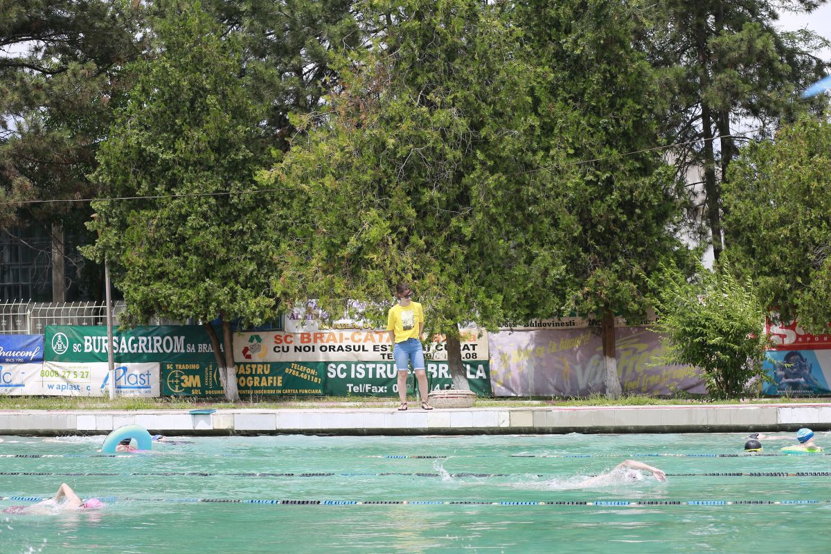 David Popovici, campionul unei țări fără bazine! Gazeta a mers la baza unde au crescut Potec, Mocanu sau Câșlaru » Imaginile nepăsării extreme: sacii de rafie sunt „scut” împotriva tencuielii