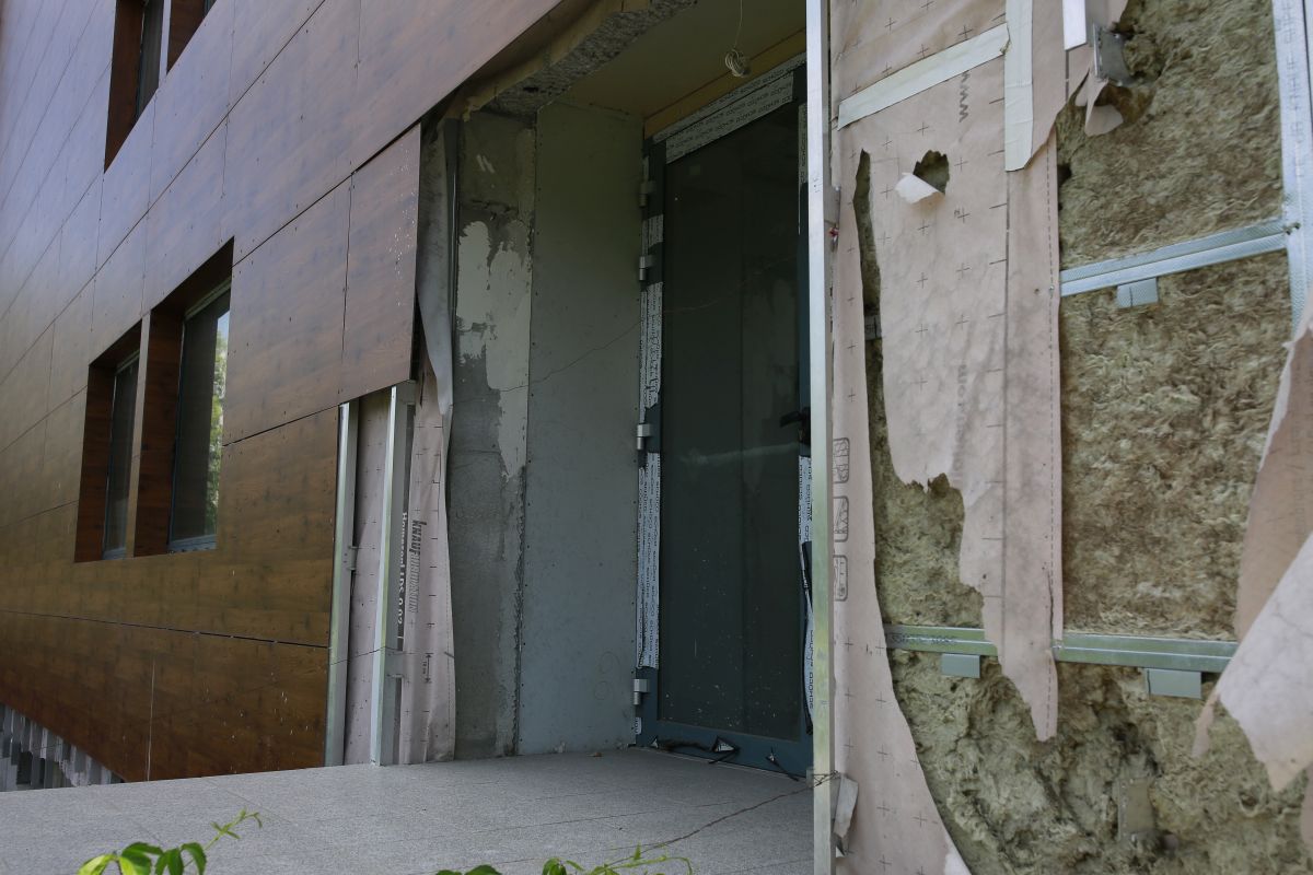 Gazeta prezintă povestea incredibilă a bazinului olimpic pe care statul se chinuie să-l termine de 11 ani! 7 milioane de euro aruncate pe fereastră. Și mai urmează!