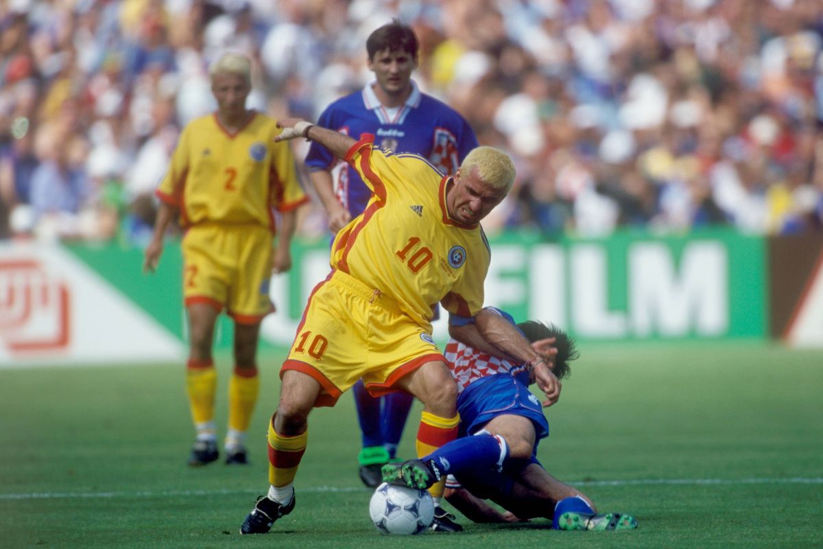 Cum s-a ajuns la: „Tu, cu mustață, nu strâmba!” » GSP a vorbit cu jurnalistul care l-a enervat pe Hagi la conferința epocală din '98: „M-a văzut și s-a declanșat flacăra!”