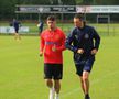David Miculescu (stânga) a făcut alergări ușoare alături de Ovidiu Petre, analistul video de la FCSB (foto: Ionuț Iordache/GSP)