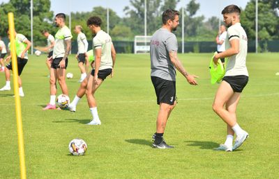 Cine sunt „locotenenții” lui Adrian Mutu la Rapid » Detaliul remarcat de reporterul GSP în cantonamentul giuleștenilor