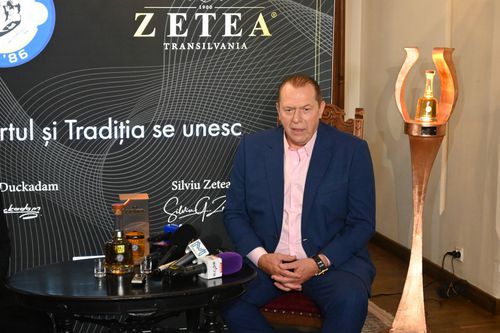 Helmut Duckadam, portarul legendar al Stelei, s-a asociat cu compania Zetea pentru a lansa o pălincă