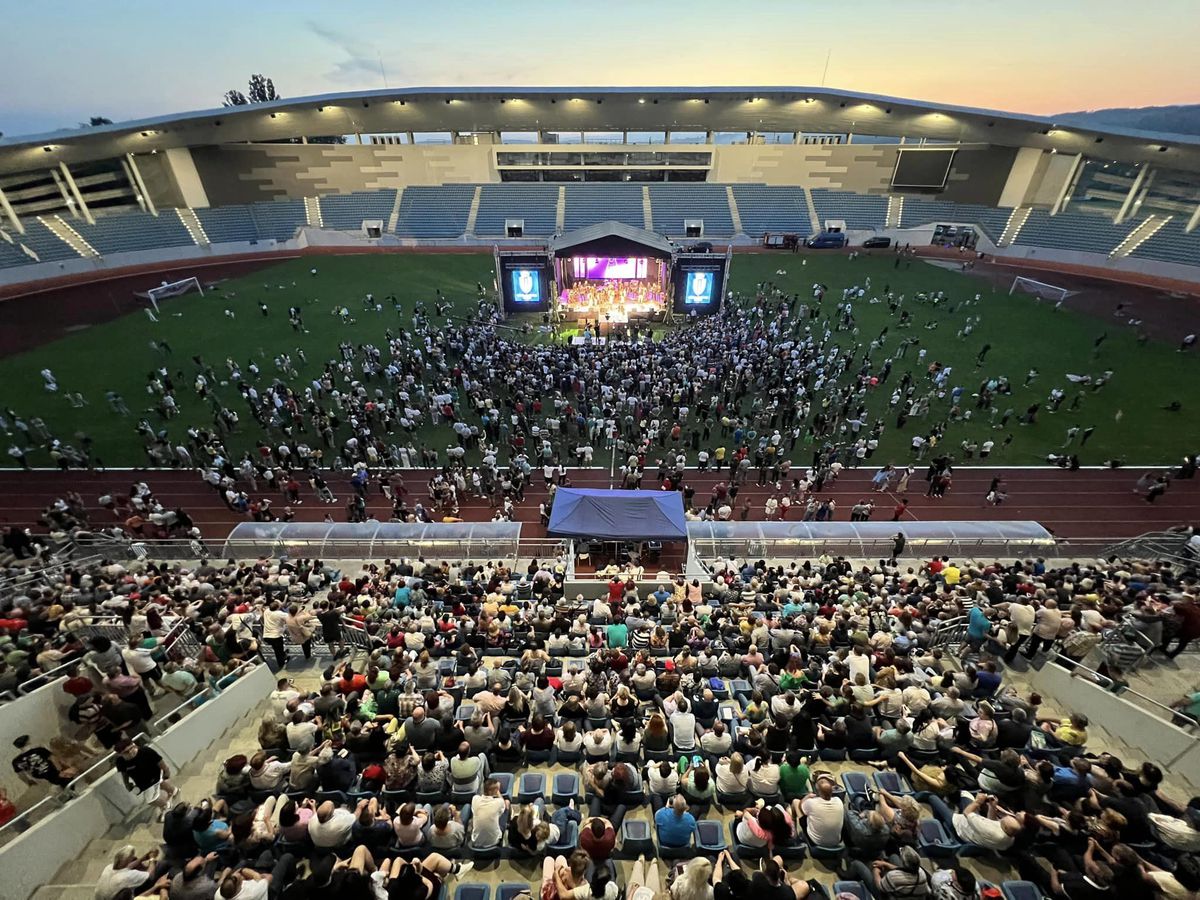 Festivitate de final de an școlar pe stadionul din Târgu Jiu