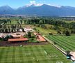 Imagine de ansamblu din dronă cu peisajul de la Bansko, unde se antrenează Craiova și Iașiul
