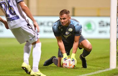 Dinamo își ia portar! Cine e jucătorul care s-a antrenat azi cu formația lui Burcă: modelul lui e Handanovic și e as la apărat penalty-uri