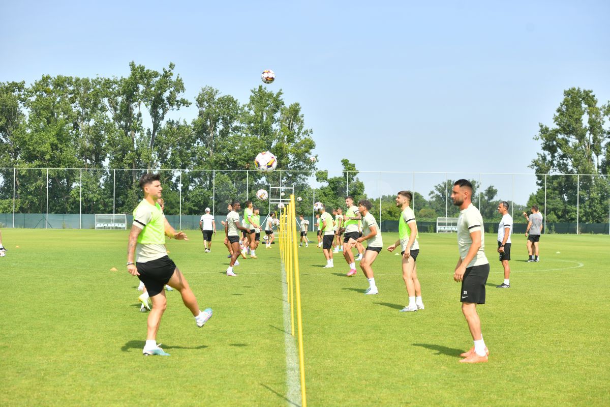 GSP a aflat motivul real al plecării lui Mutu de la Rapid » Ce l-a făcut să renunțe + ce îl așteaptă în Azerbaidjan