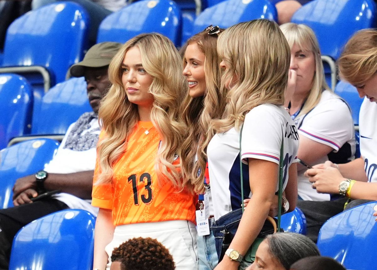 Partenerele fotbaliștilor la Anglia - Slovacia