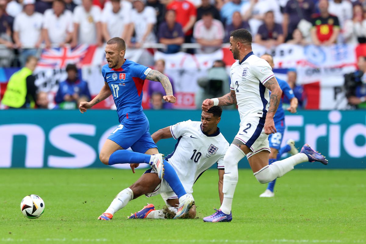 Anglia – Slovacia 2-1 » Jude Bellingham și Harry Kane au tranșat calificarea în prelungiri, după ce englezi au jucat penibil 90 de minute. Anglia - Elveția, primul sfert de la EURO