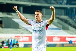„Destinația sa este una surprinzătoare, jucătorul înțelegându-se cu Rapid” » Polonezii anunță transferul unui mijlocaș central în Giulești