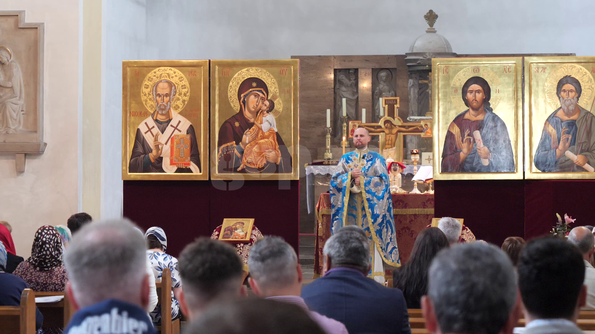 Edward Iordănescu a mers la Liturghie » Mesaj în fața a zeci de români: „Suntem creștini ortodocși, care se închină la Dumnezeu, nu la caracatiță”