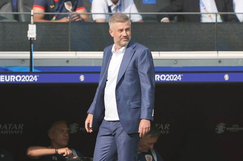 Contractul dintre Edward Iordănescu (46 de ani)și Federația Română de Fotbal urmează să expire după Euro 2024, turneu final la care România a ajuns în „optimi” și se va duela cu Olanda marți, 2 iunie, de la 19:00.