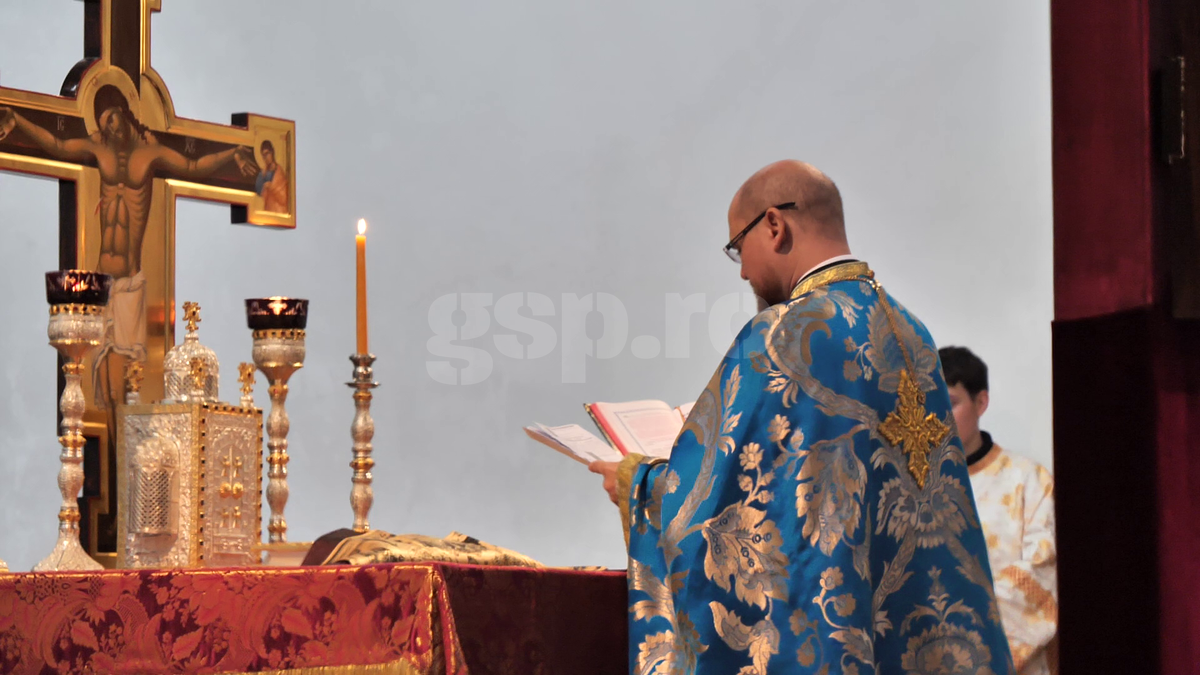 Edward Iordănescu a mers la Liturghie » Mesaj în fața a zeci de români: „Suntem creștini ortodocși, care se închină la Dumnezeu, nu la caracatiță”