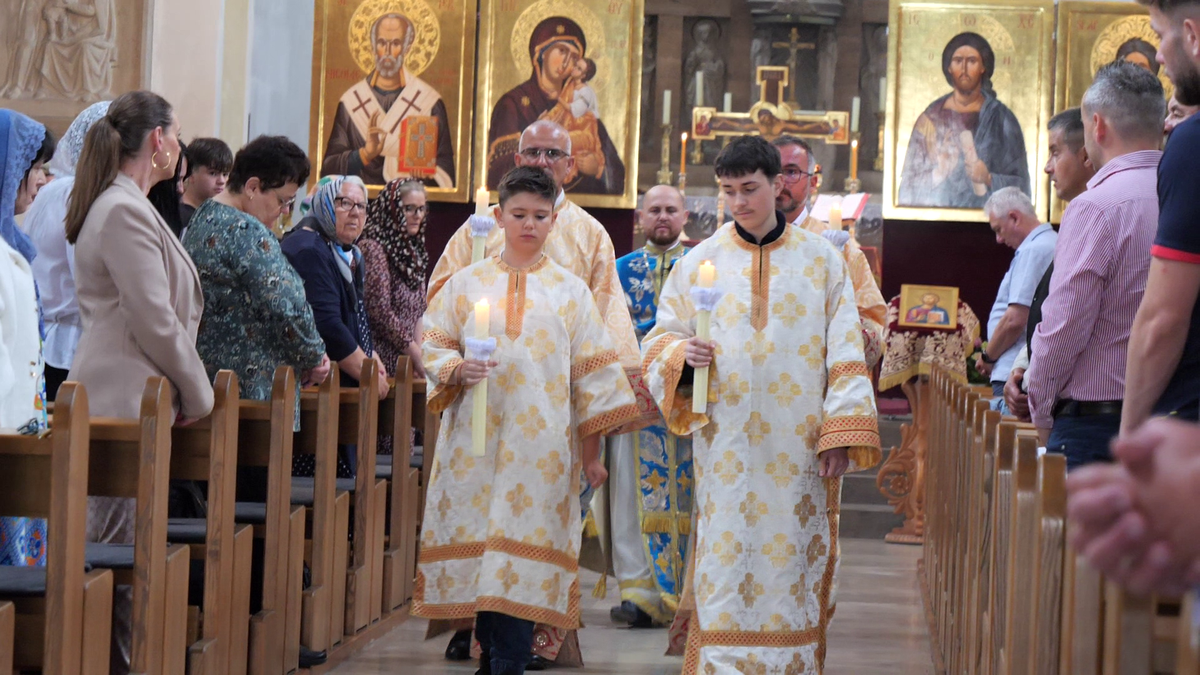 Edward Iordănescu a mers la Liturghie » Mesaj în fața a zeci de români: „Suntem creștini ortodocși, care se închină la Dumnezeu, nu la caracatiță”