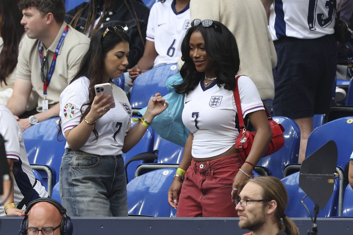 Superstarul lui Arsenal s-a logodit cu iubita cu care o relație de la 19 ani!