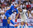 Harry Kane, luptându-se pentru balon în Anglia - Slovacia / Foto: Imago Images