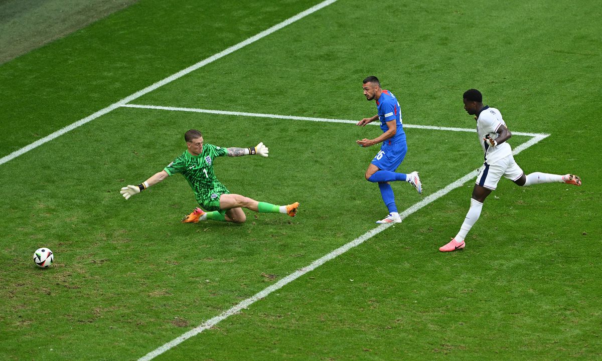 Anglia – Slovacia 2-1 » Jude Bellingham și Harry Kane au tranșat calificarea în prelungiri, după ce englezi au jucat penibil 90 de minute. Anglia - Elveția, primul sfert de la EURO