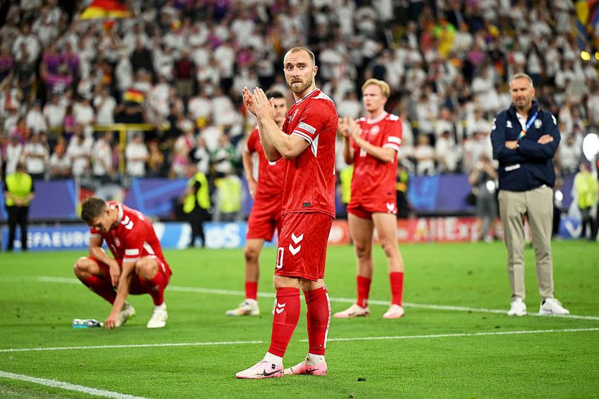 Jucătorii danezi, aplaudând galeria după 0-2 cu Germania // foto: Guliver/gettyimages