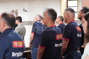 Edward Iordănescu a mers la Dumnezeiasca Liturghie » Mesaj în fața a zeci de români: „Sunt creștini ortodocși, care se închină la Dumnezeu, nu la caracatiță”