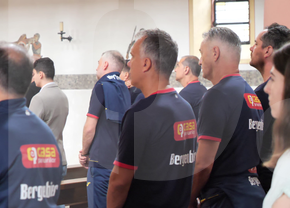 Edward Iordănescu a mers la Liturghie » Mesaj în fața a zeci de români: „Suntem creștini ortodocși, care se închină la Dumnezeu, nu la caracatiță”
